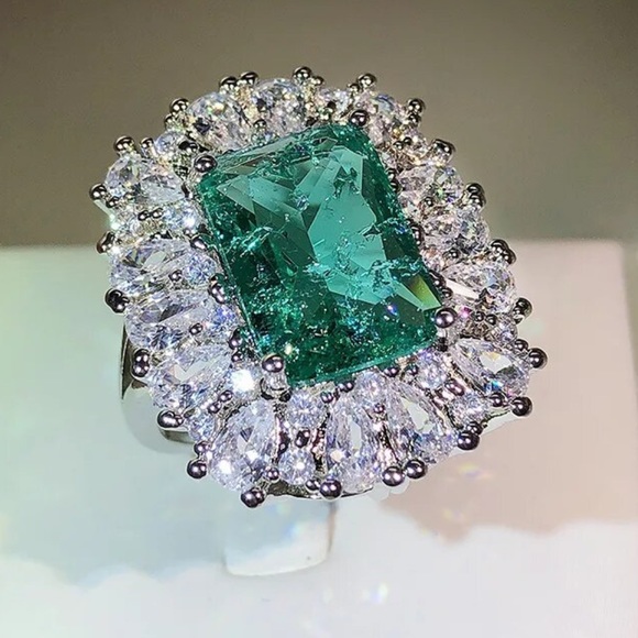 Green Pariba Statement Ring - Picture 3 of 8